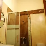 Isabel Artemis Es *